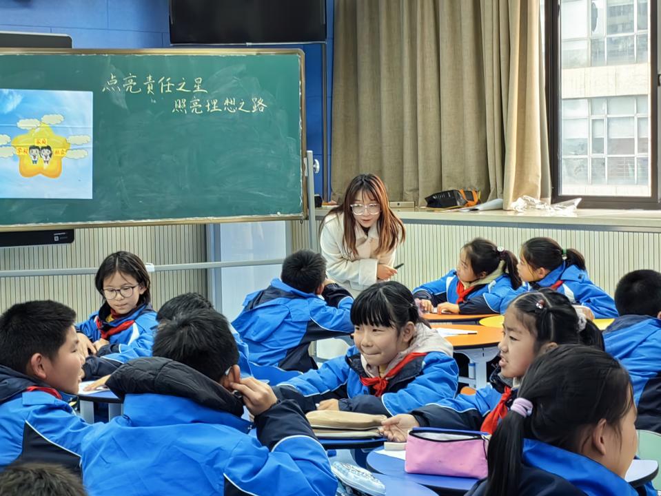 20241227班会赛课绽芳华 润物无声助成长_html_3663933.jpg