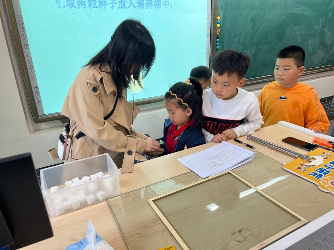 春风送暖意 忙种添新绿_html_m757daff3.jpg