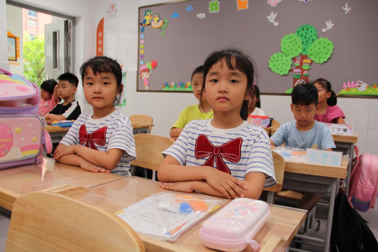 新生入学教育活动新闻_html_m40df74ac.jpg