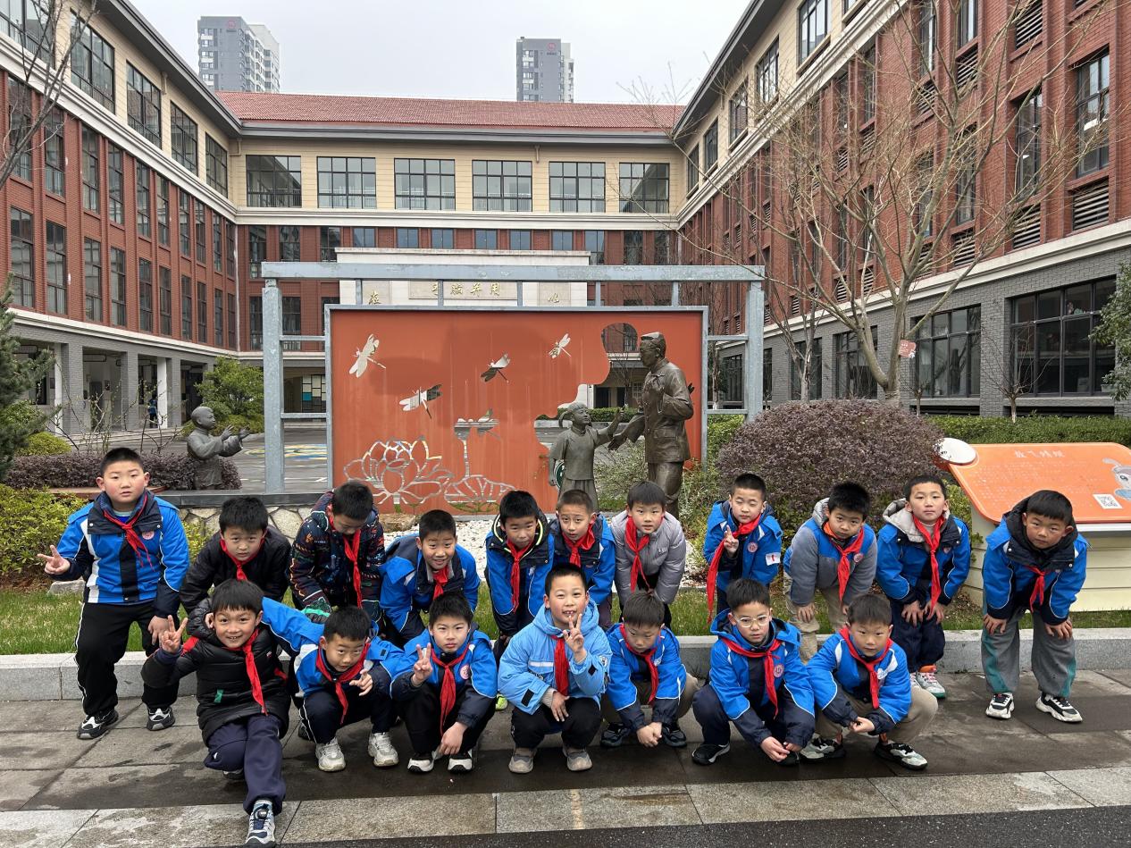 2025.3.5 晓庄小学98周年校庆_html_m1477e156.jpg