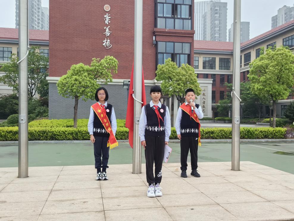 20240430劳动创造美好 奋斗成就未来 第十一周升旗仪式新闻稿(1)_html_m21bb985b.jpg