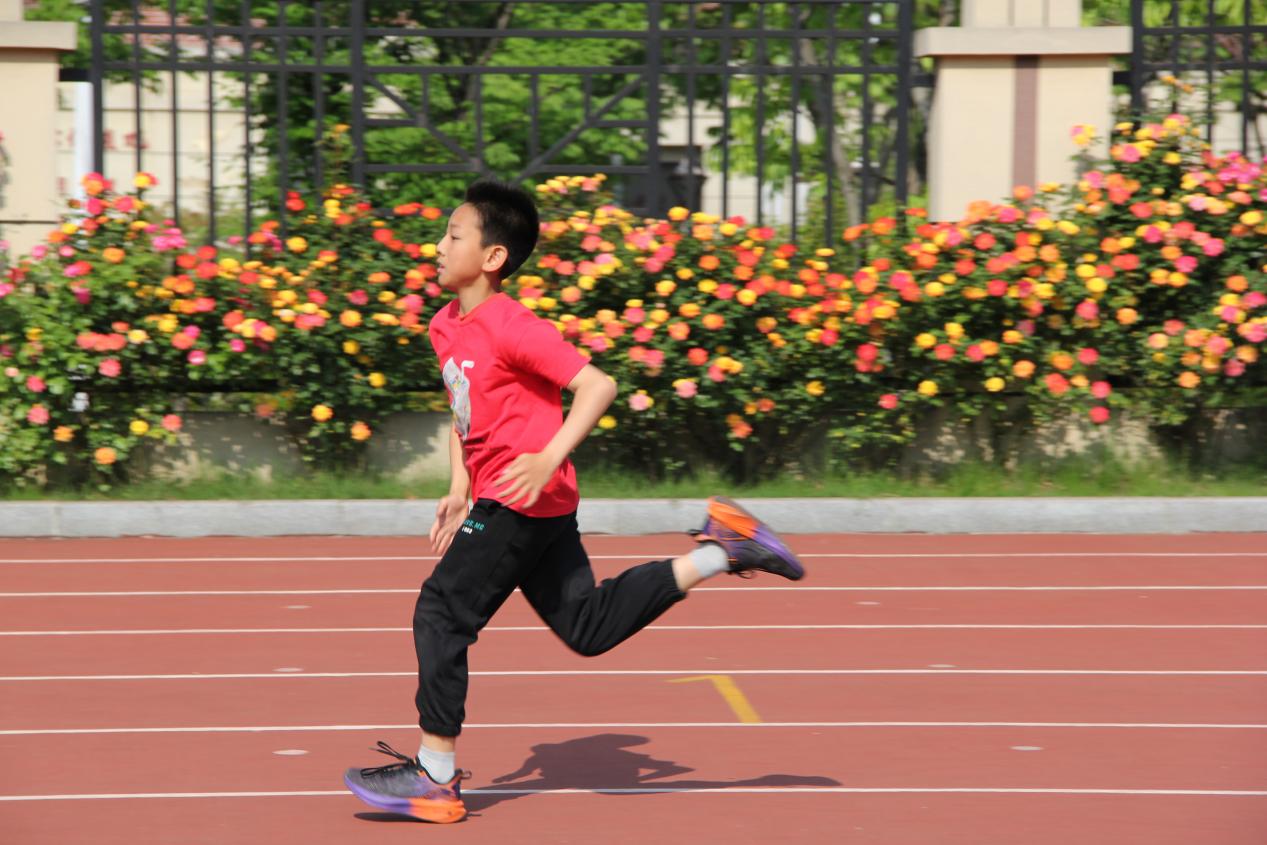 20240427春日绽芳华 运动展风采_html_m2903ae12.jpg