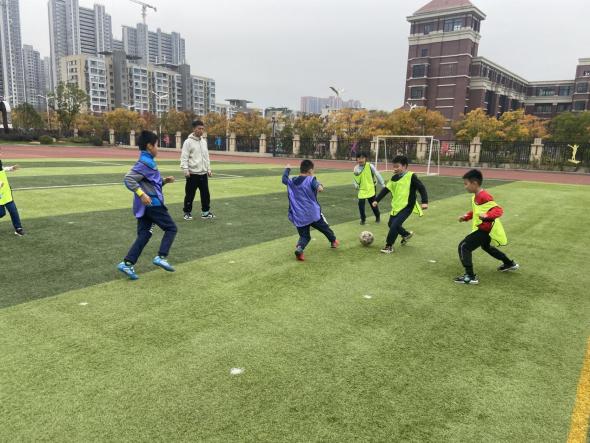 晓庄小学“校长杯”足球班级联赛赛程报道（三）_html_m548ee51a.jpg