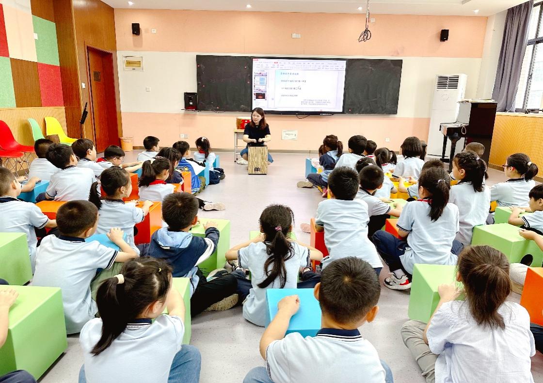 “音”悦你我，“乐”享教研——记南京市晓庄小学音乐组校本主题研修活动 (1)_html_m1f7872a4.jpg