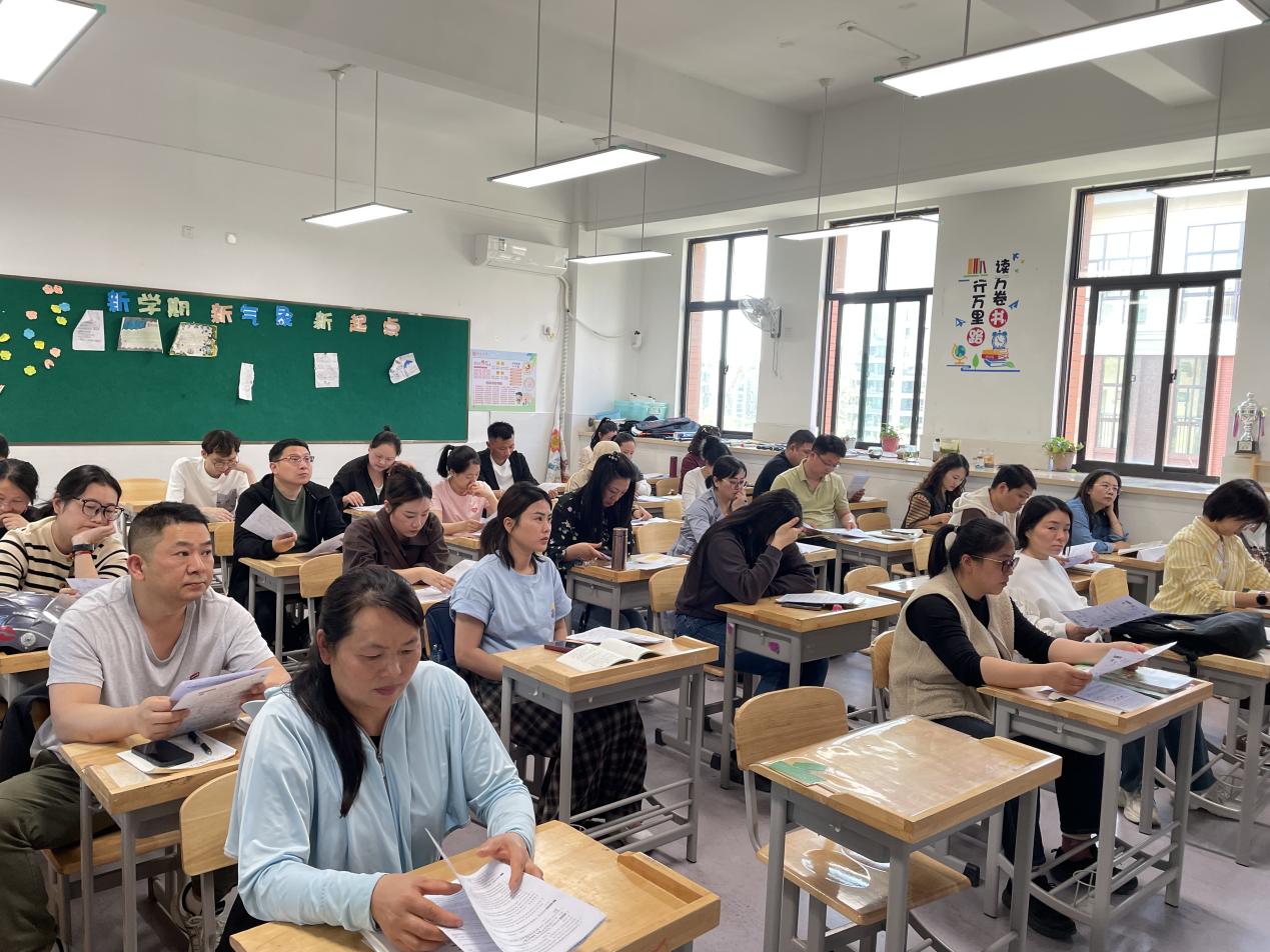 2025.4.25 2024-2025第二学期家长会新闻稿_html_1adde18c.jpg