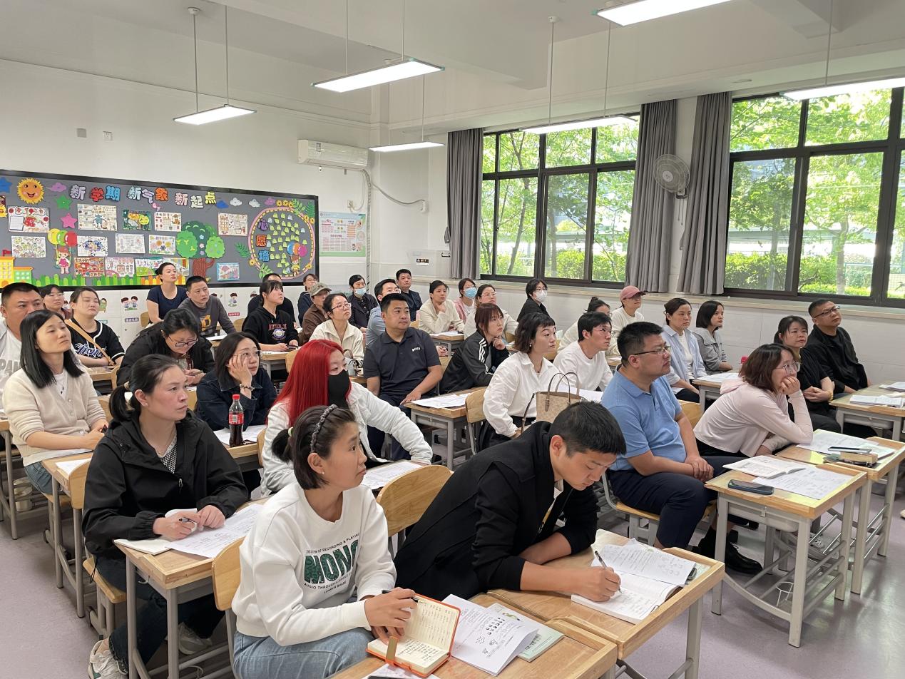 2025.4.25 2024-2025第二学期家长会新闻稿_html_me7f2fb7.jpg