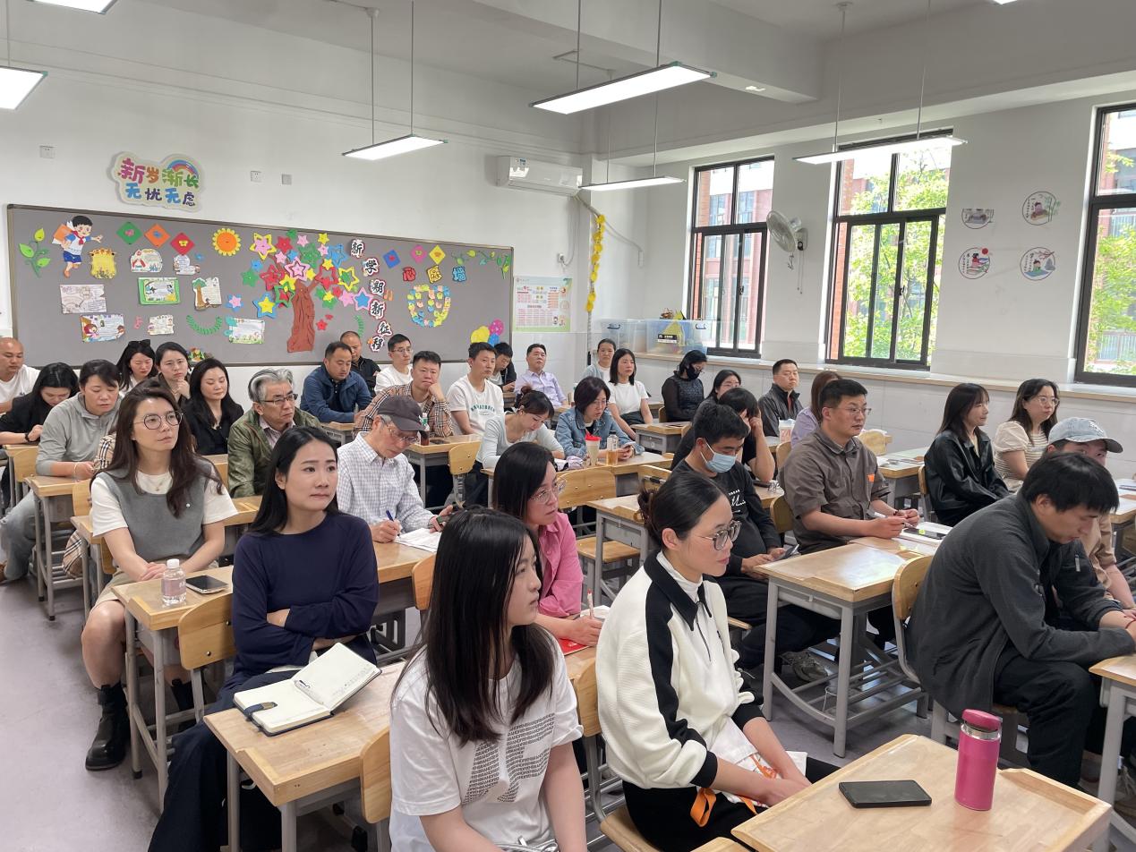 2025.4.25 2024-2025第二学期家长会新闻稿_html_1da9d3bc.jpg