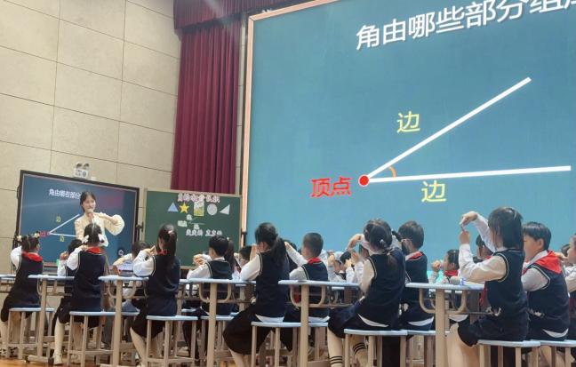“数”造新课堂，“栖”待新力量  通讯稿_html_m1936c676.jpg