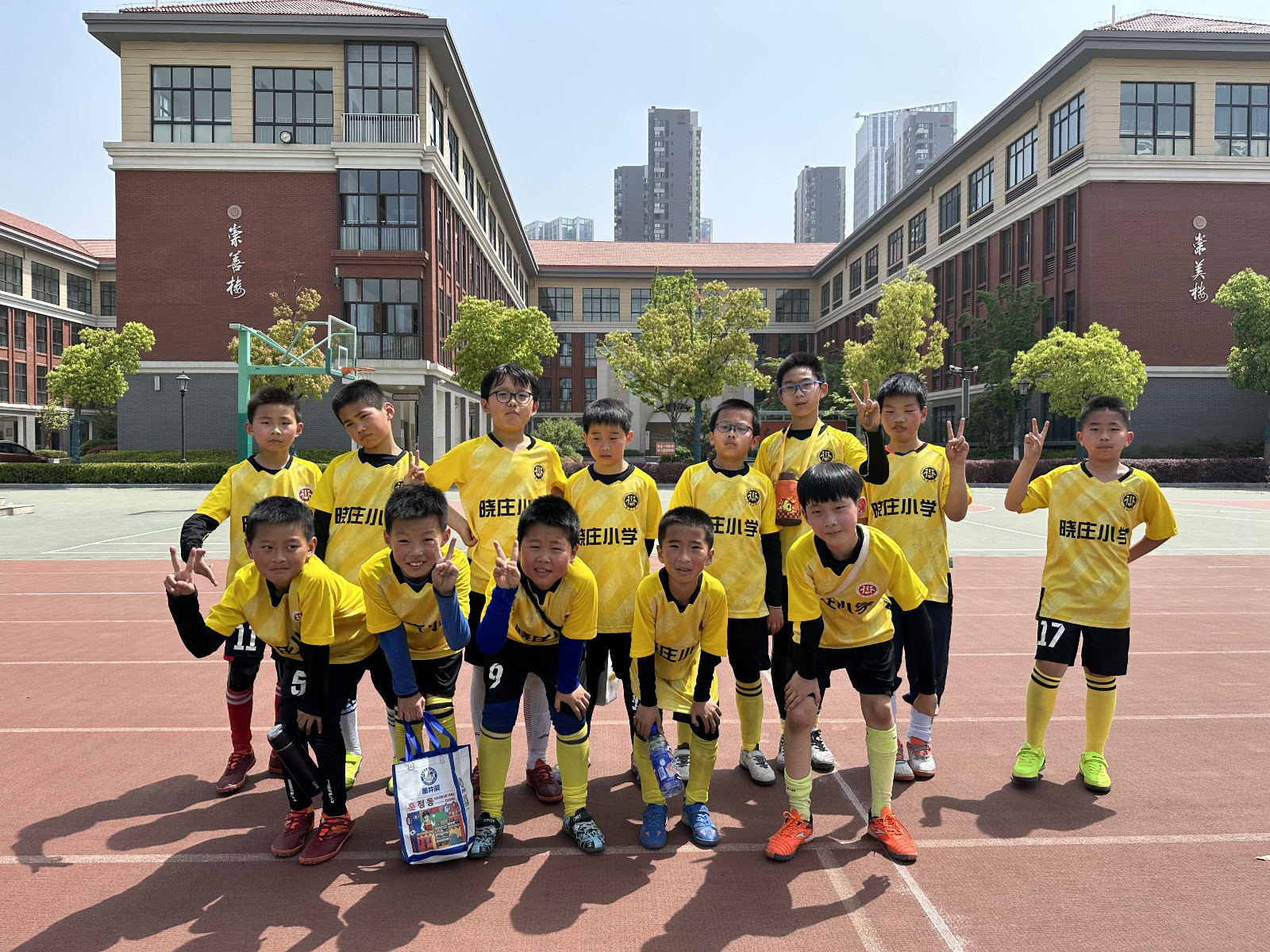 【知行晓庄】追梦绿茵  “足”下精彩——记晓庄小学和幕府山庄小学足球友谊赛
