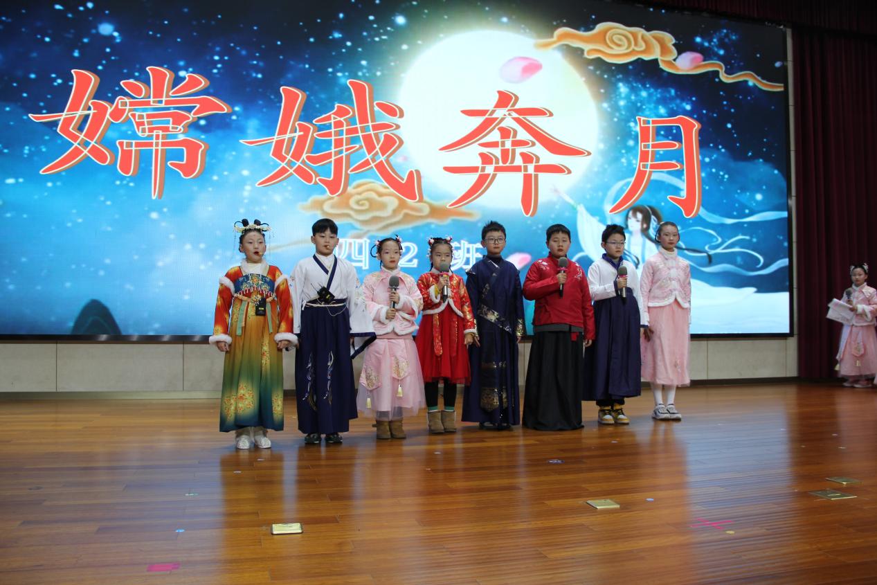 20240108-1篇品语言之精华  演故事之魅力_html_da9ca2d.jpg