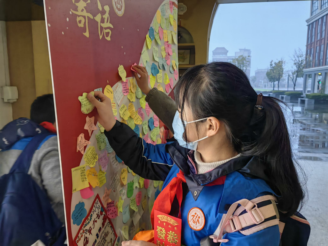 1.开学典礼_html_m7e7bb061.png