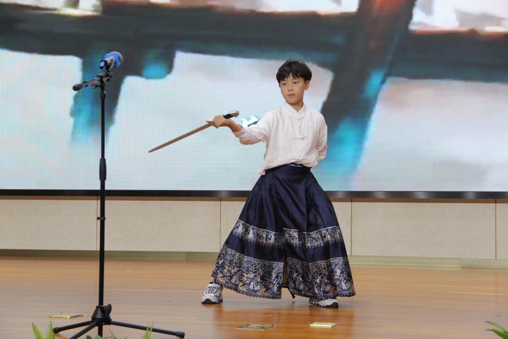 少代会新闻稿(1)_html_6c1de75c.jpg