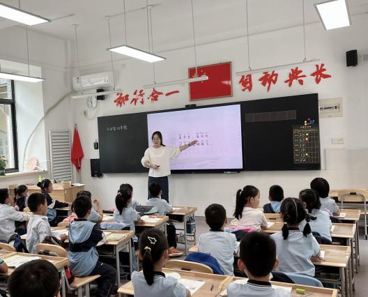 语文组内课报道（二）_html_5efb87d2.jpg
