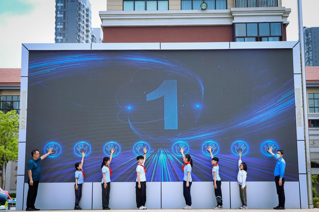 科技节4.30(1)_html_m3fb7a7e3.jpg