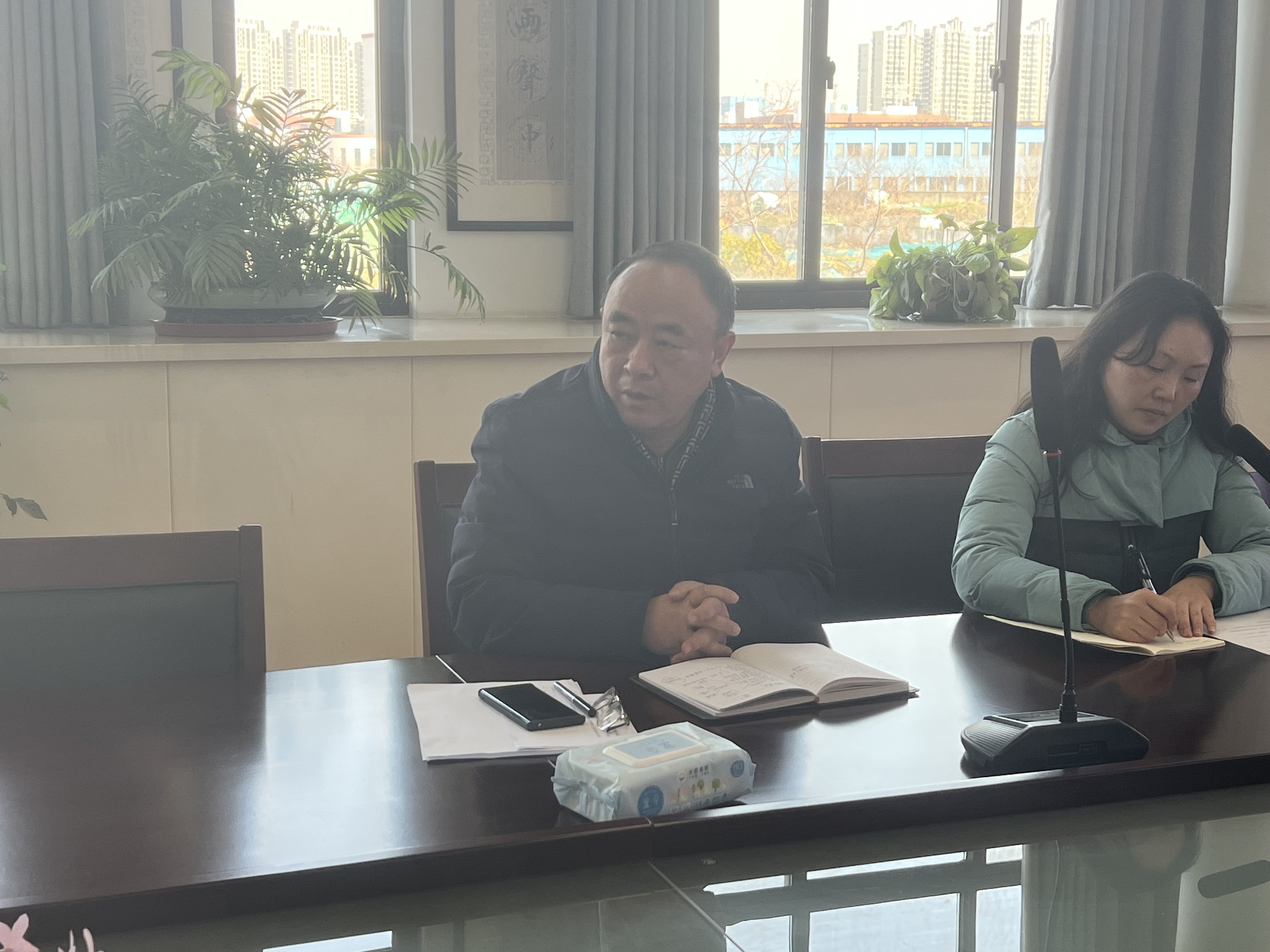 有爱有智慧 做幸福班主任——班主任例会_html_1bf6a472.jpg