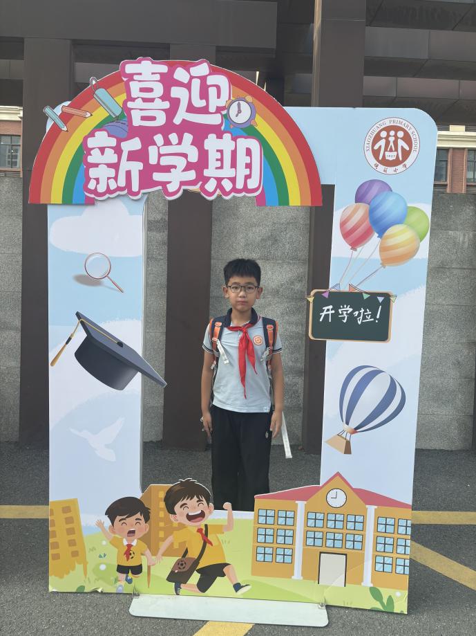 9.2开学典礼新闻稿(1)_html_866780b.jpg