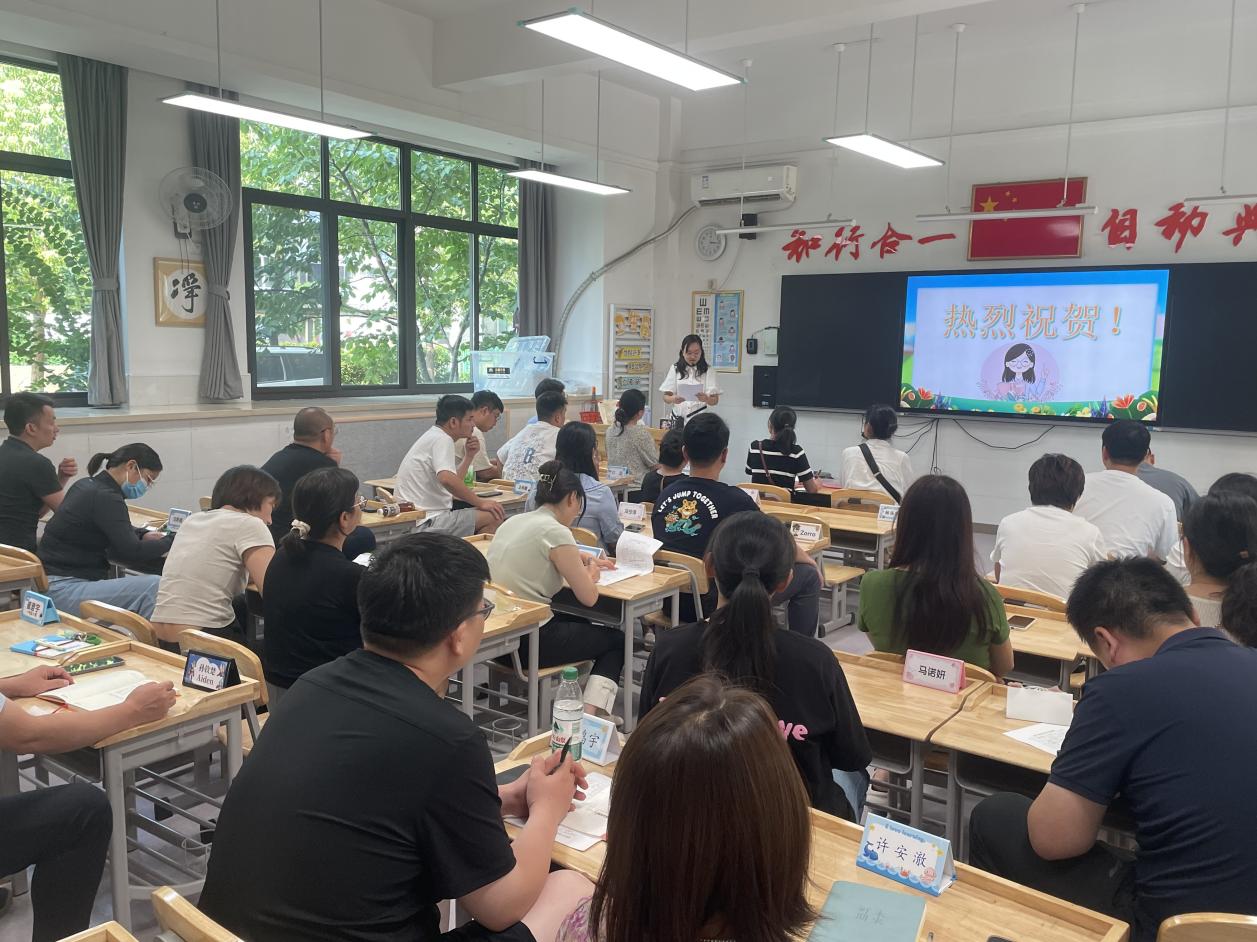 20240826一年级新生入学家长会_html_1681dd4b.jpg