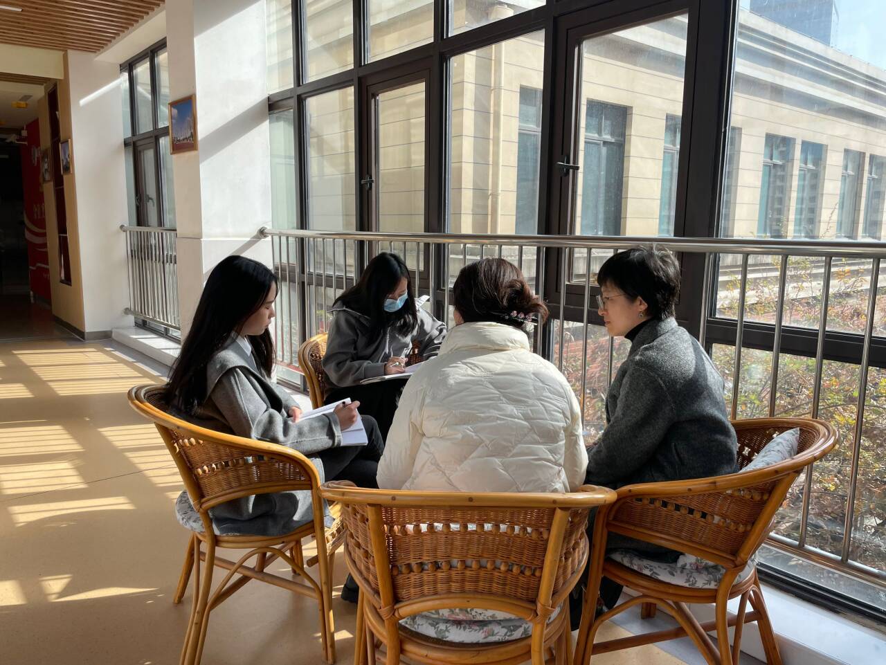20231208活动报道：立足目标研复习 融合绘本促创新_html_m66c4692e.jpg