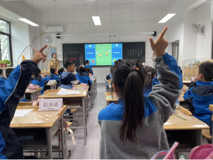 专家指导引航向 磨课研课促成长458.png