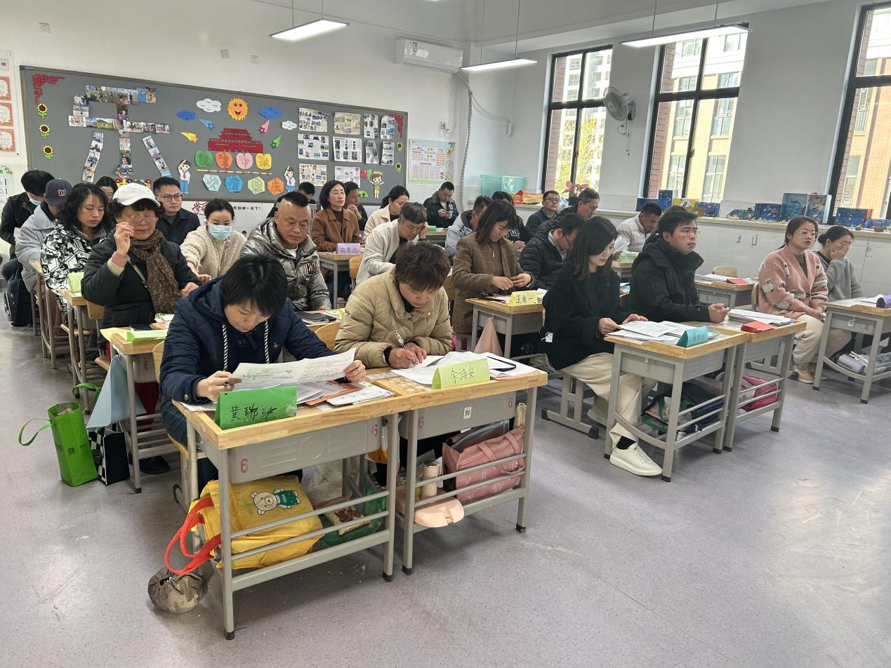 20231128 家长会_html_m1f566518.jpg