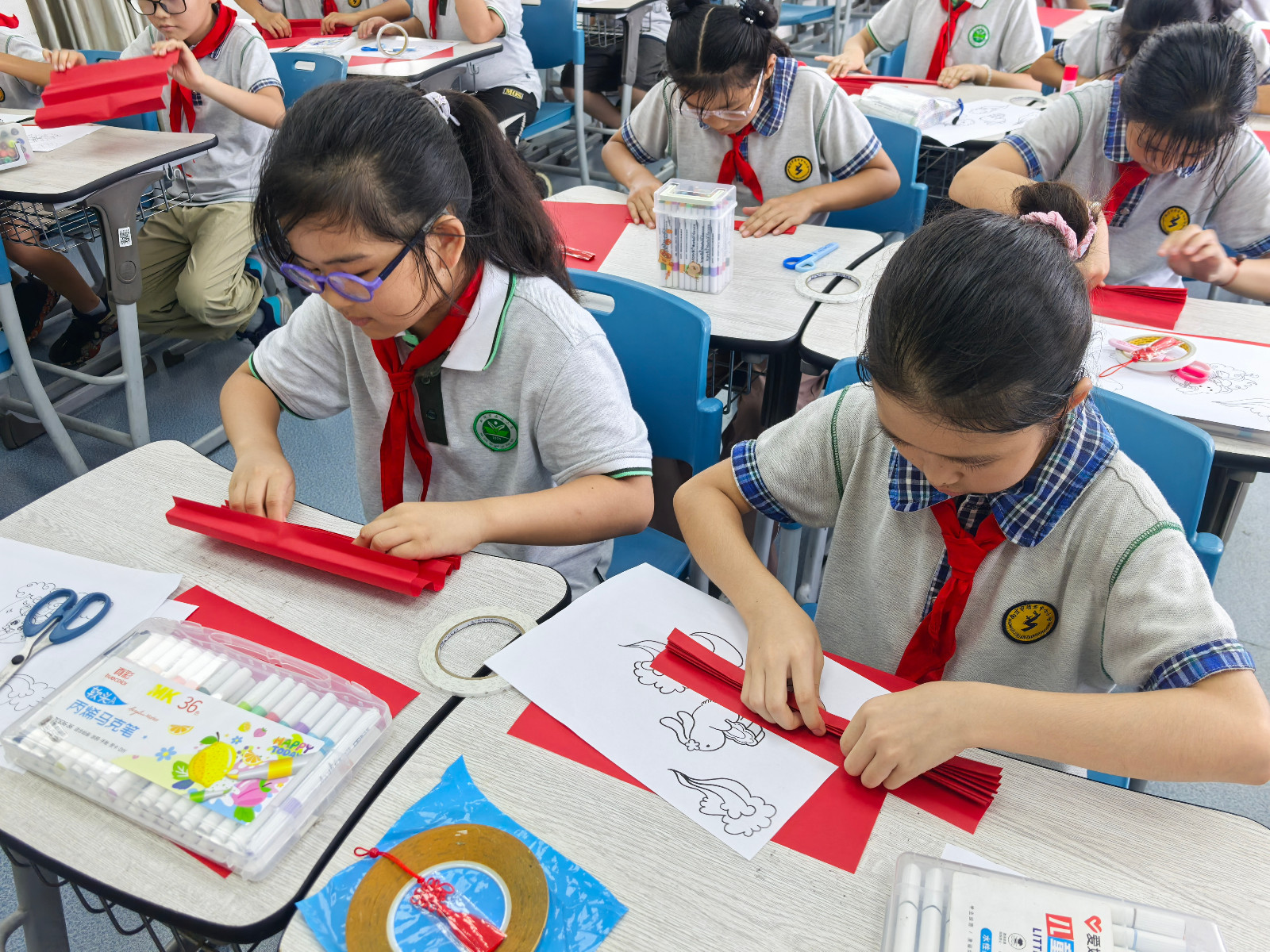 【雅韵靖小】红扇中秋颂党恩，明月高悬照童心——靖安小学开展九月爱心帮扶活动