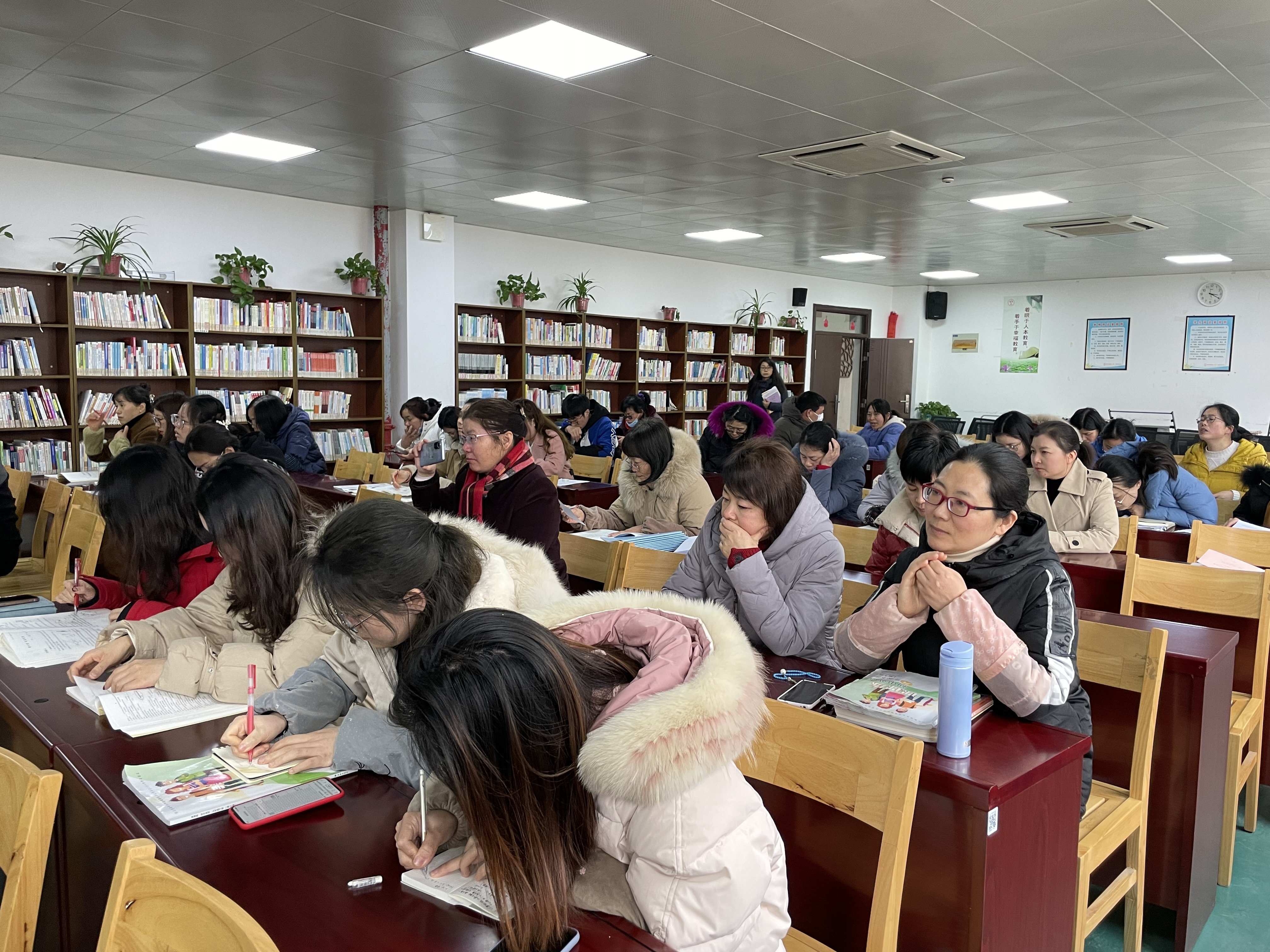 【融进教学】步步为营 步步为“赢”——实初尧化初三年级进行中考备考研讨会_html_7667e333.jpg