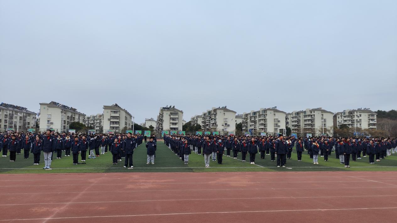 2.17升旗报道_html_6a06e361.jpg