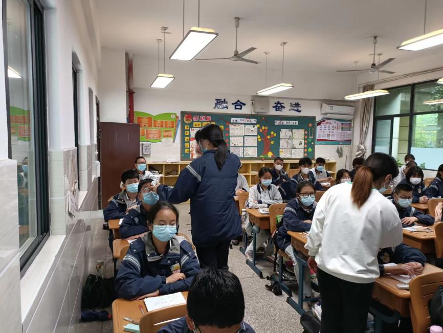 加强防控演练 构建安全校园(1)_html_36875a81.jpg