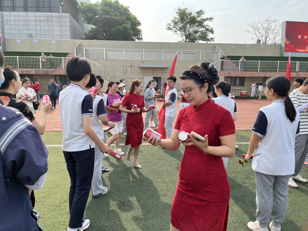 6.13 【融进德育】壮我凌云志，赢在六月时——中考壮行仪式_html_m78d90c02.jpg