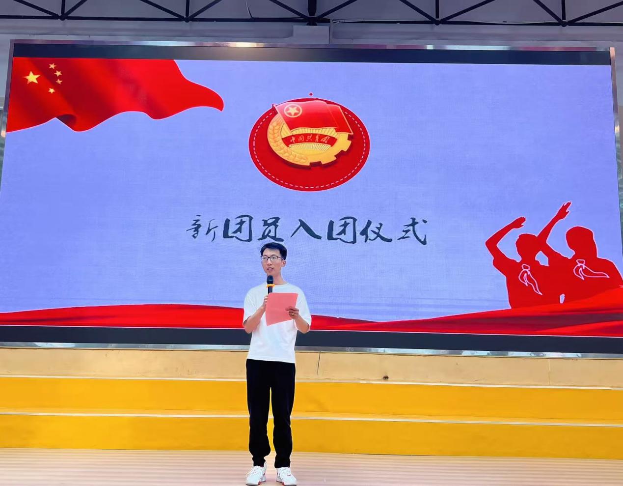 6.14青春仪式报道_html_2b7c281b.jpg