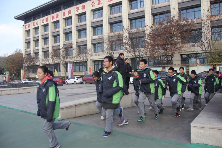 2020.12.16实初尧化开展消防应急疏散演练活动_html_m7b08241a.jpg