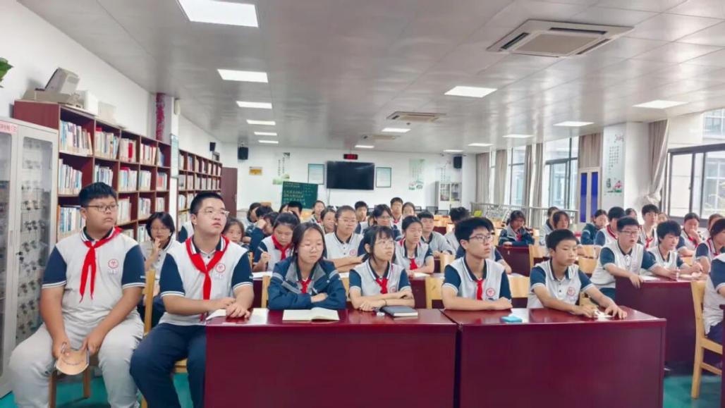 9.12【融创德育】强班级管理 促早读提升——八年级班委与课代表专项会议_html_11e48578.jpg