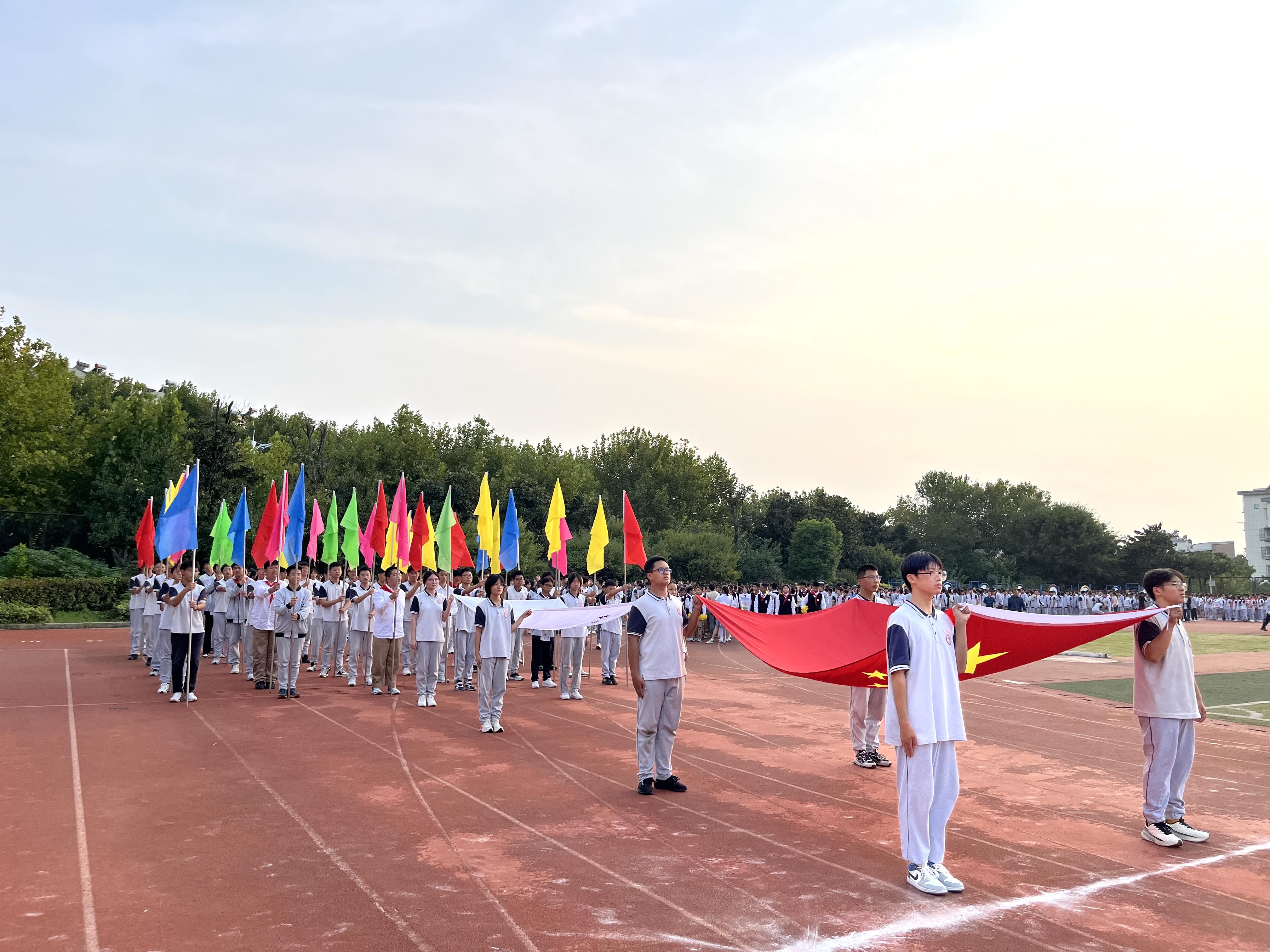 10.12 运动会_html_32e5c233.jpg