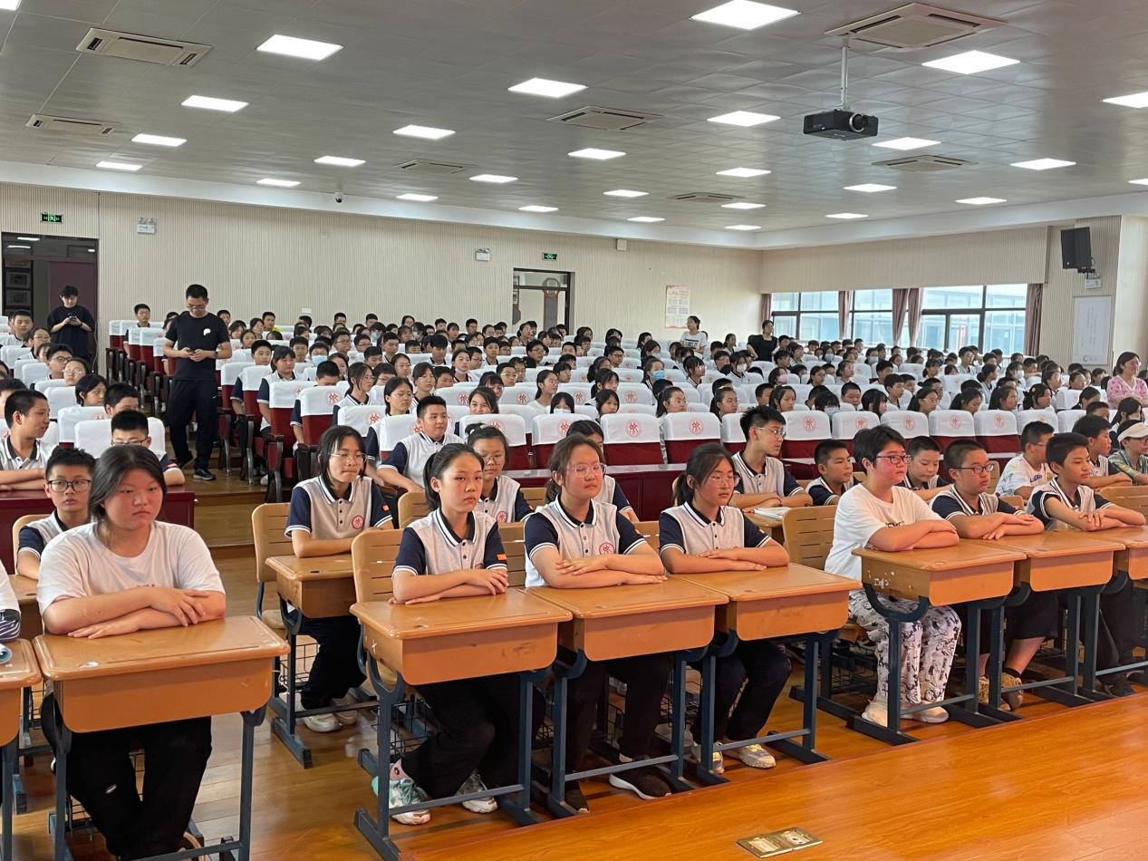 【融进实园】七年级举行第一次全体学生会议_html_534e28a7.jpg