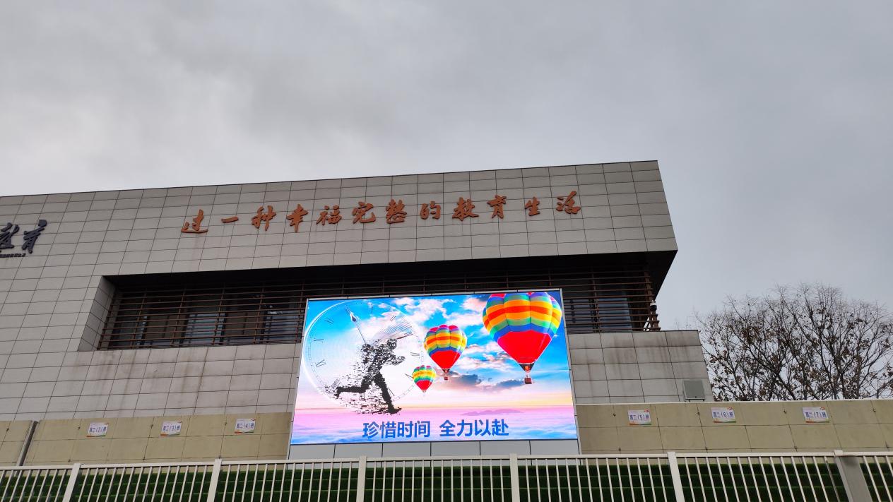 1.8升旗仪式报道(1)_html_7ff7f180.jpg