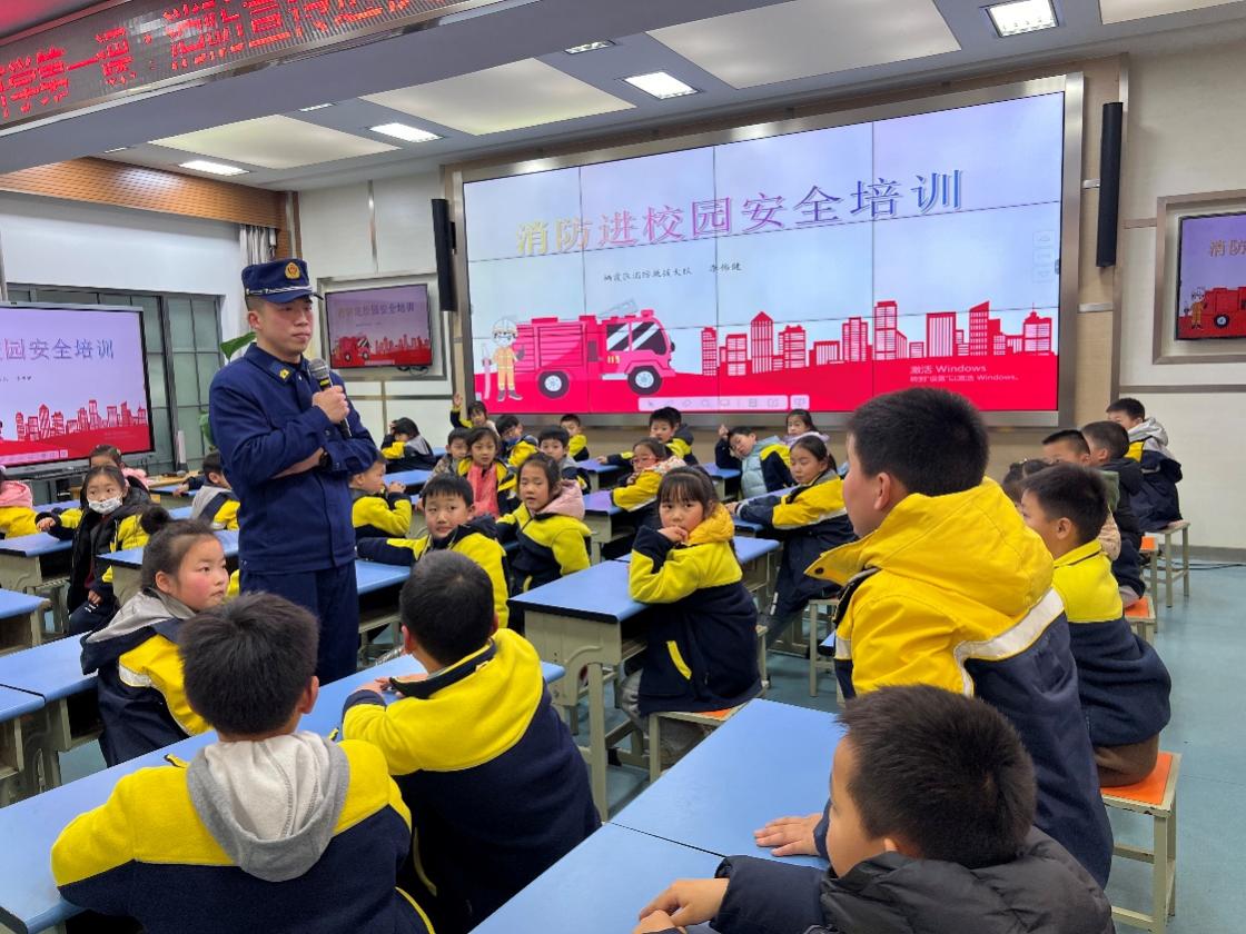 【校家社协同育人 】消防宣传进校园 安全意识挂心间 定稿_html_34598143.jpg