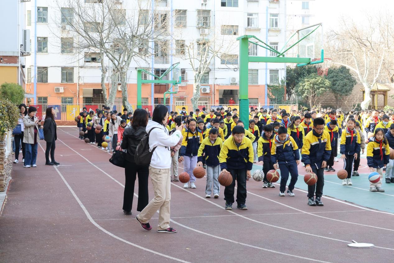 北京市海淀区中小学书记、校长到我校进行参观交流_html_514366a3.jpg