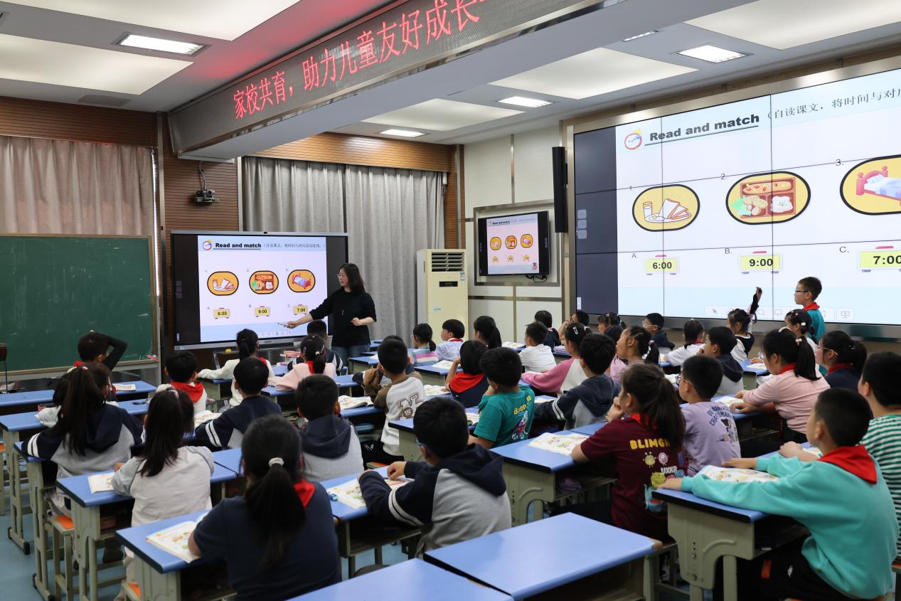 新闻稿家长开放日_html_6886c553.jpg