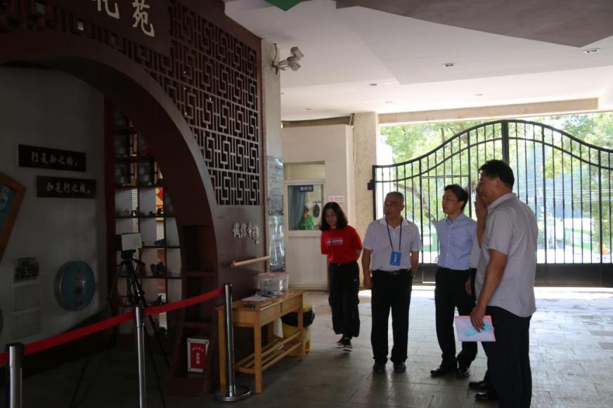 晓庄学院张策华校长到附小调研考察-3_html_6c0a0540.jpg