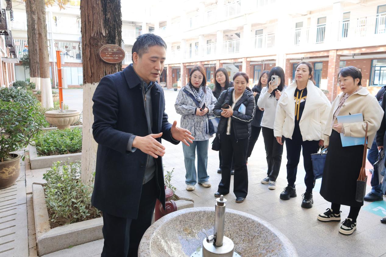 2025.11.27两地教育同仁来访 共话育人初心_html_m747f4587.jpg