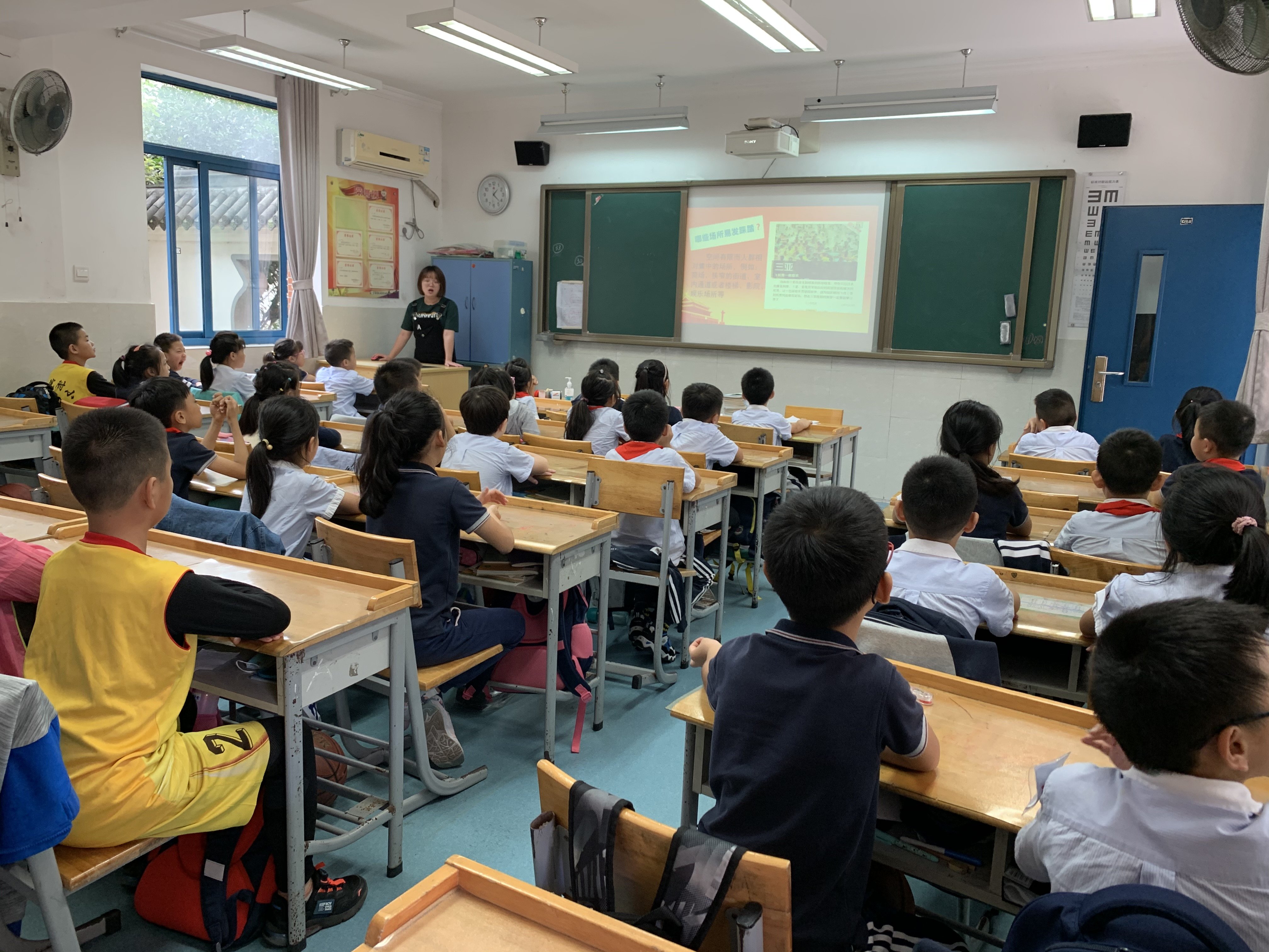 三（2）班九月新闻稿_html_6446331.jpg