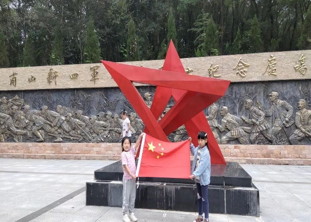 月满迎中秋 童心庆国庆--二（2）班新闻稿_html_3c2bd106.jpg