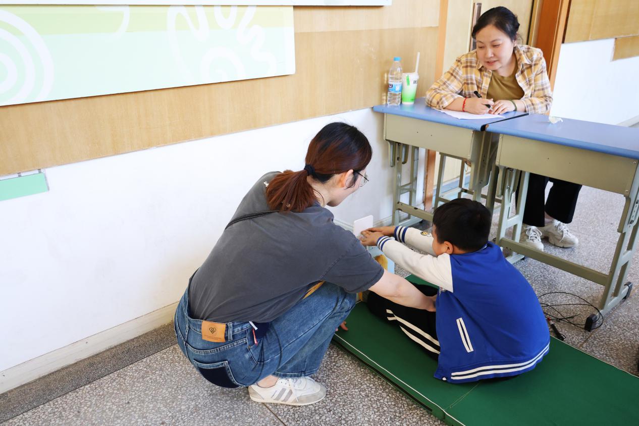 晓院附小体测报道_html_57f2e925.jpg
