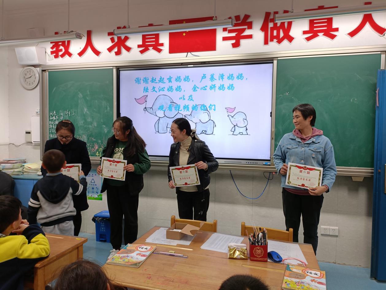 11月新闻一1班魅力家长进课堂之秋到紫金山_html_301f219a.jpg
