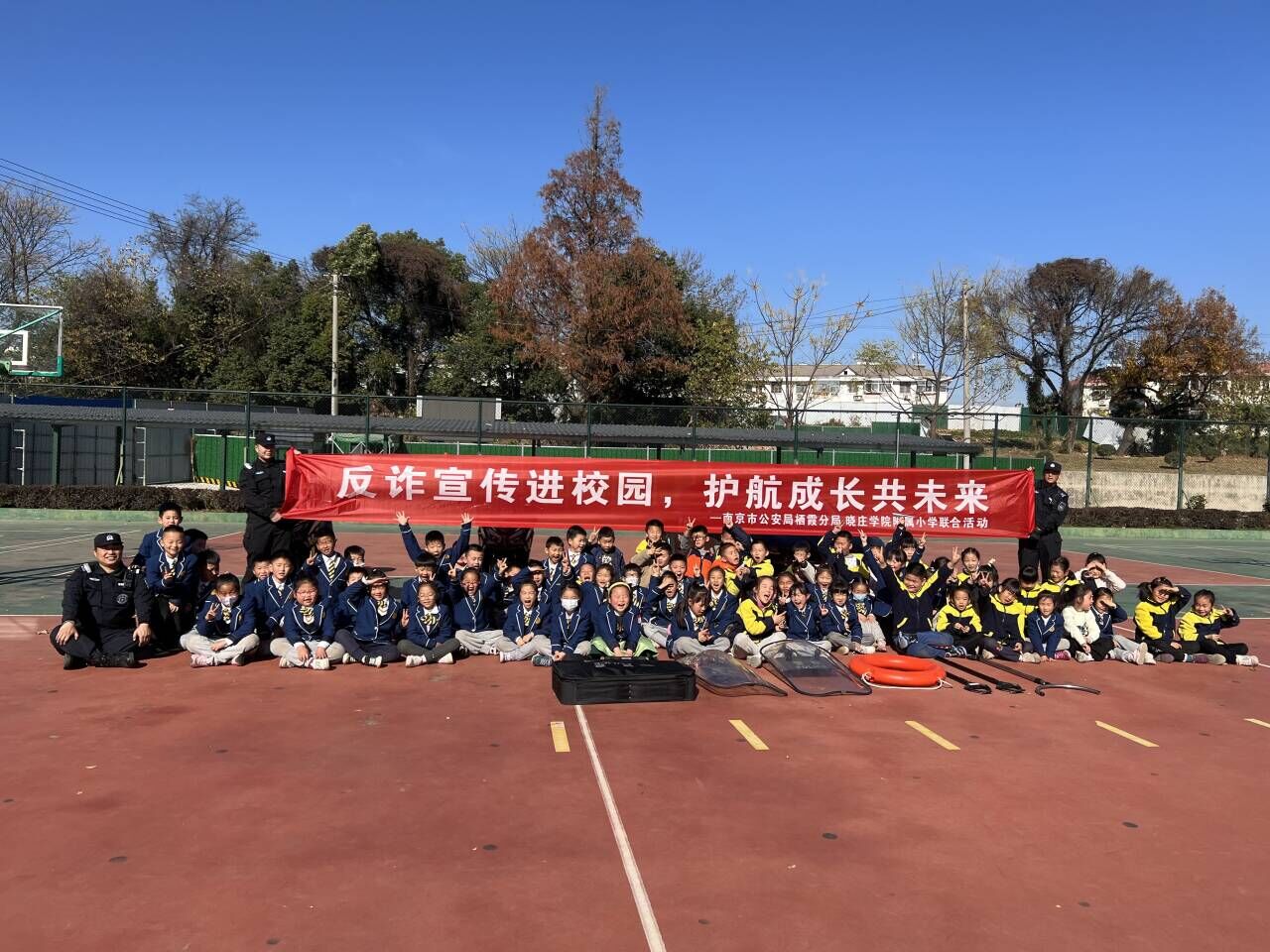 反诈宣传进校园   护航成长共未来 (2)_html_68e39505.jpg