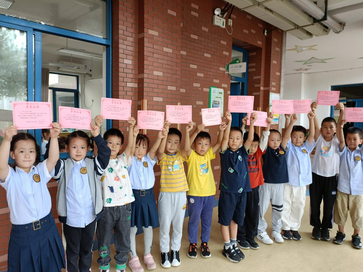 小小陶娃迎国庆——一1班国庆生活实践活动_html_m647f7e1c.jpg