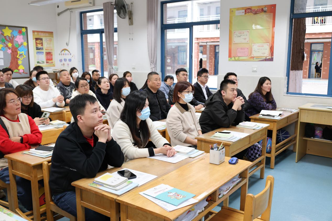 11.22家长会_html_226e12.jpg