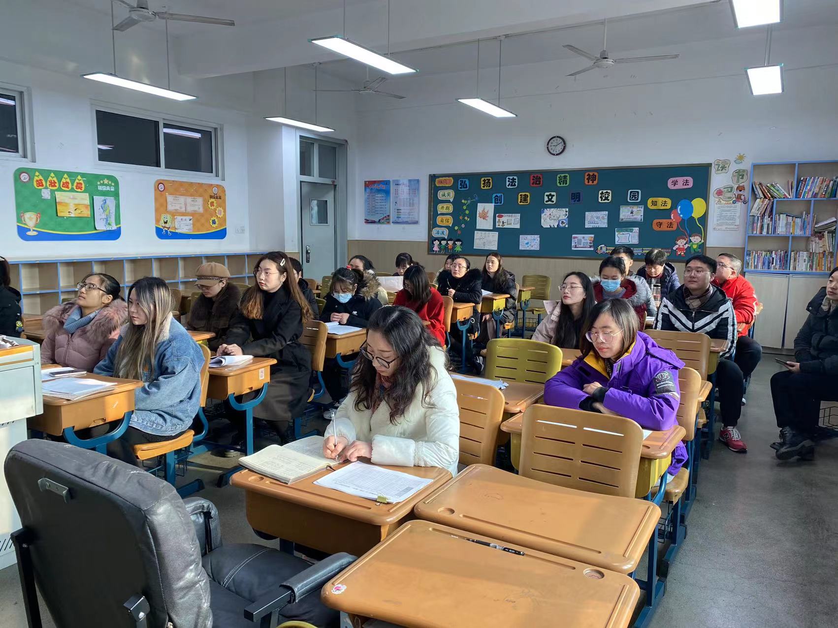数学期末质量分析新闻稿_html_m305f2771.jpg