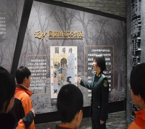 童心系国防 共筑强国梦_html_657215ab.jpg