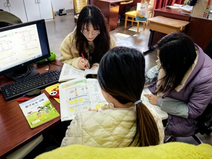 【丁香汉声·教学】丁小数学组备课活动侧记_html_m4a724e0d.jpg